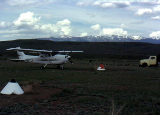 Skyhawk N97LF at Wilsall (9U1)
